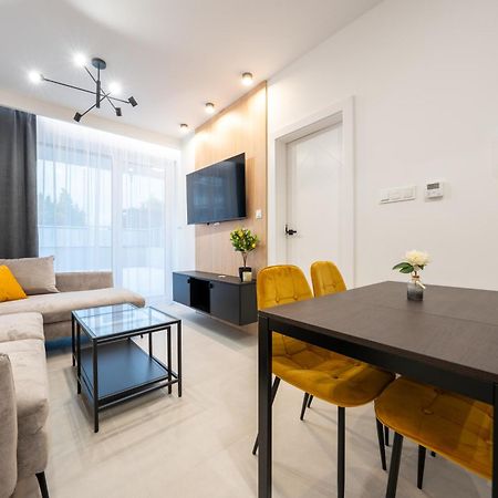 Miodowy Apartament Z Duzym Tarasem W Rewalu, Blisko Morza מראה חיצוני תמונה