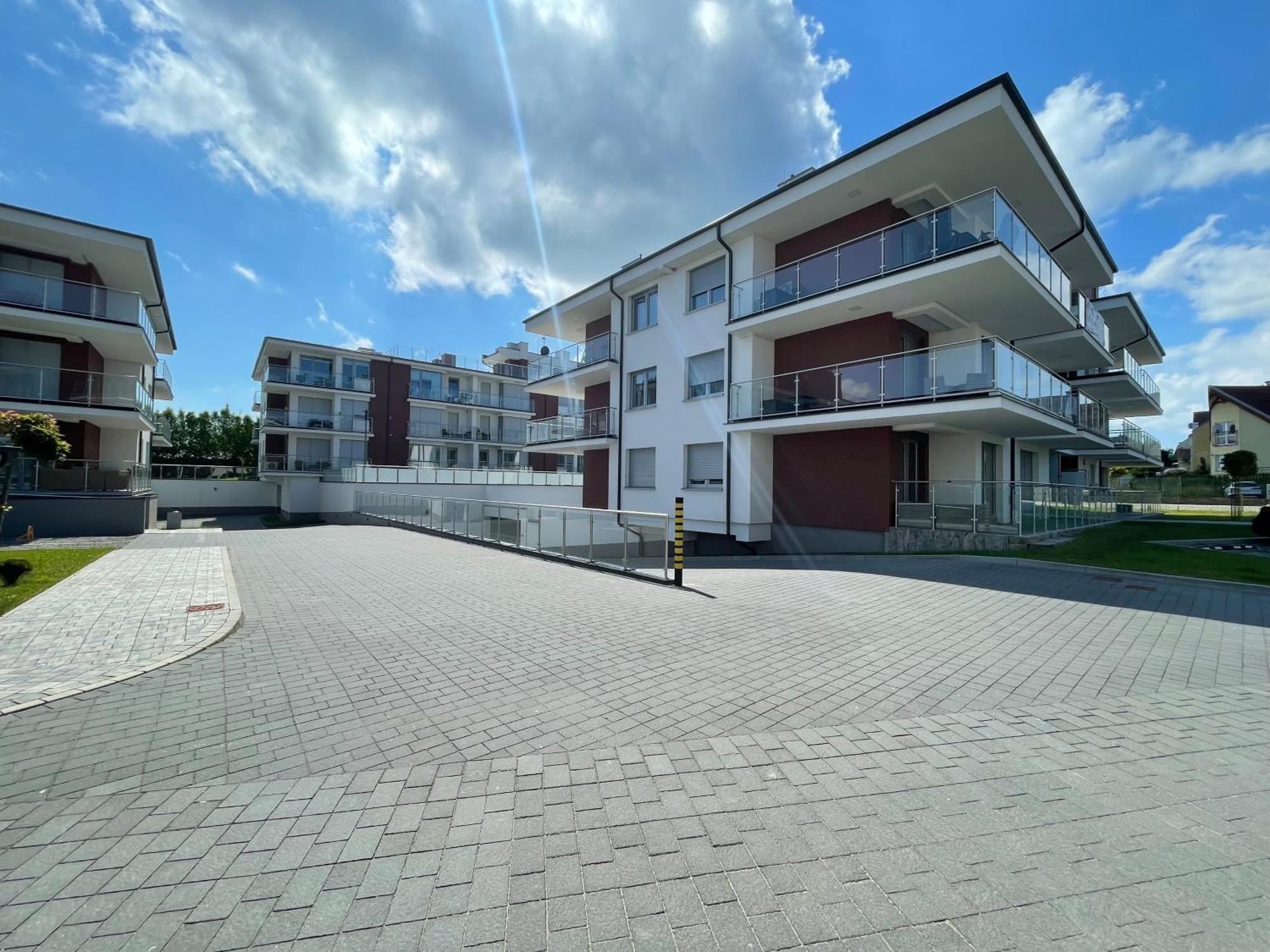 Miodowy Apartament Z Duzym Tarasem W Rewalu, Blisko Morza מראה חיצוני תמונה