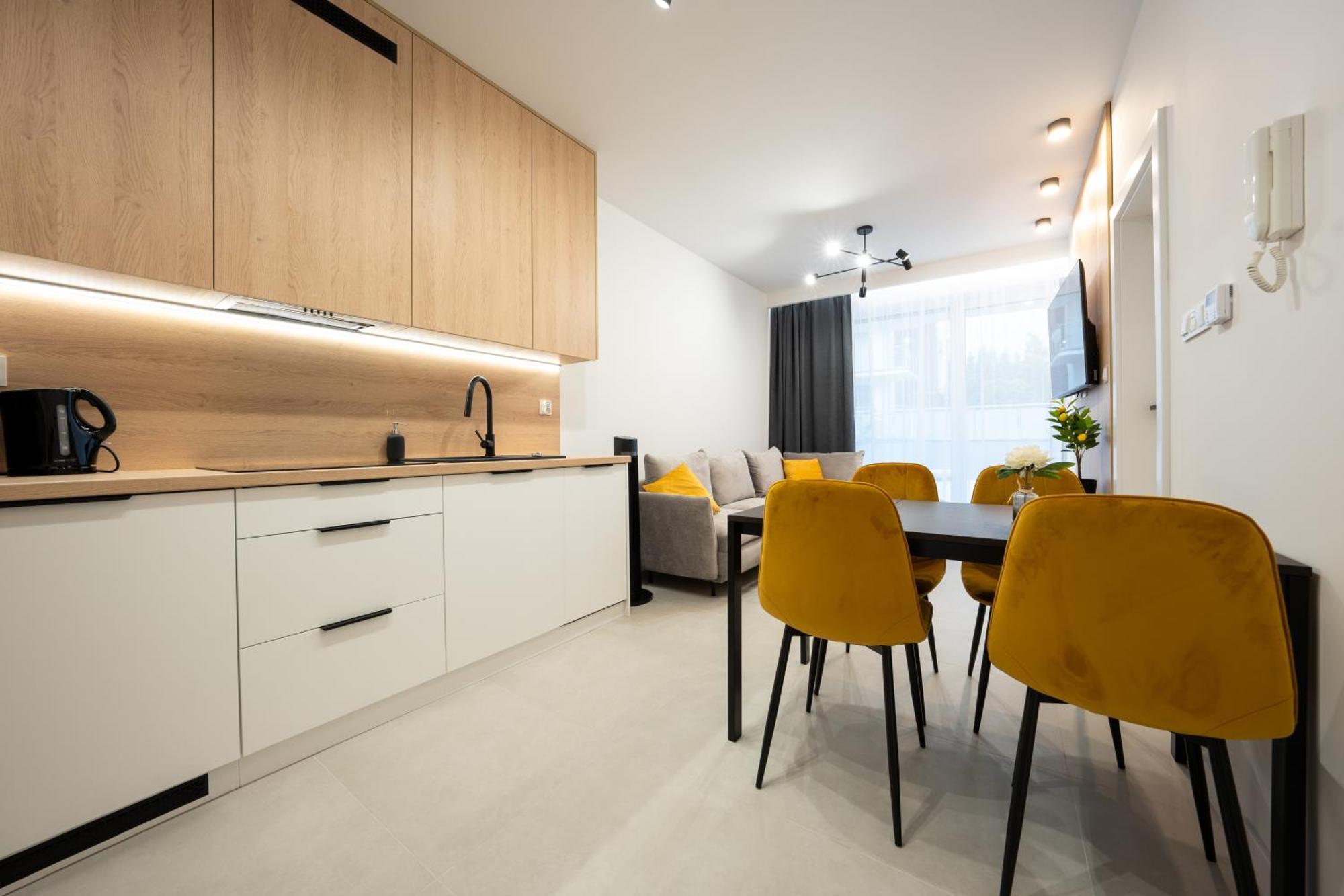Miodowy Apartament Z Duzym Tarasem W Rewalu, Blisko Morza מראה חיצוני תמונה